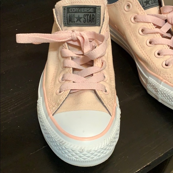 Women’s size 7 Converse shoes Light Pink - Picture 4 of 7